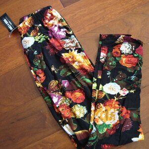 NWT Agnes & Dora Leggings Black Floral sz S/M